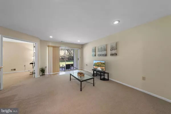 Englishtown, NJ 07726,403 BAYBERRY CT