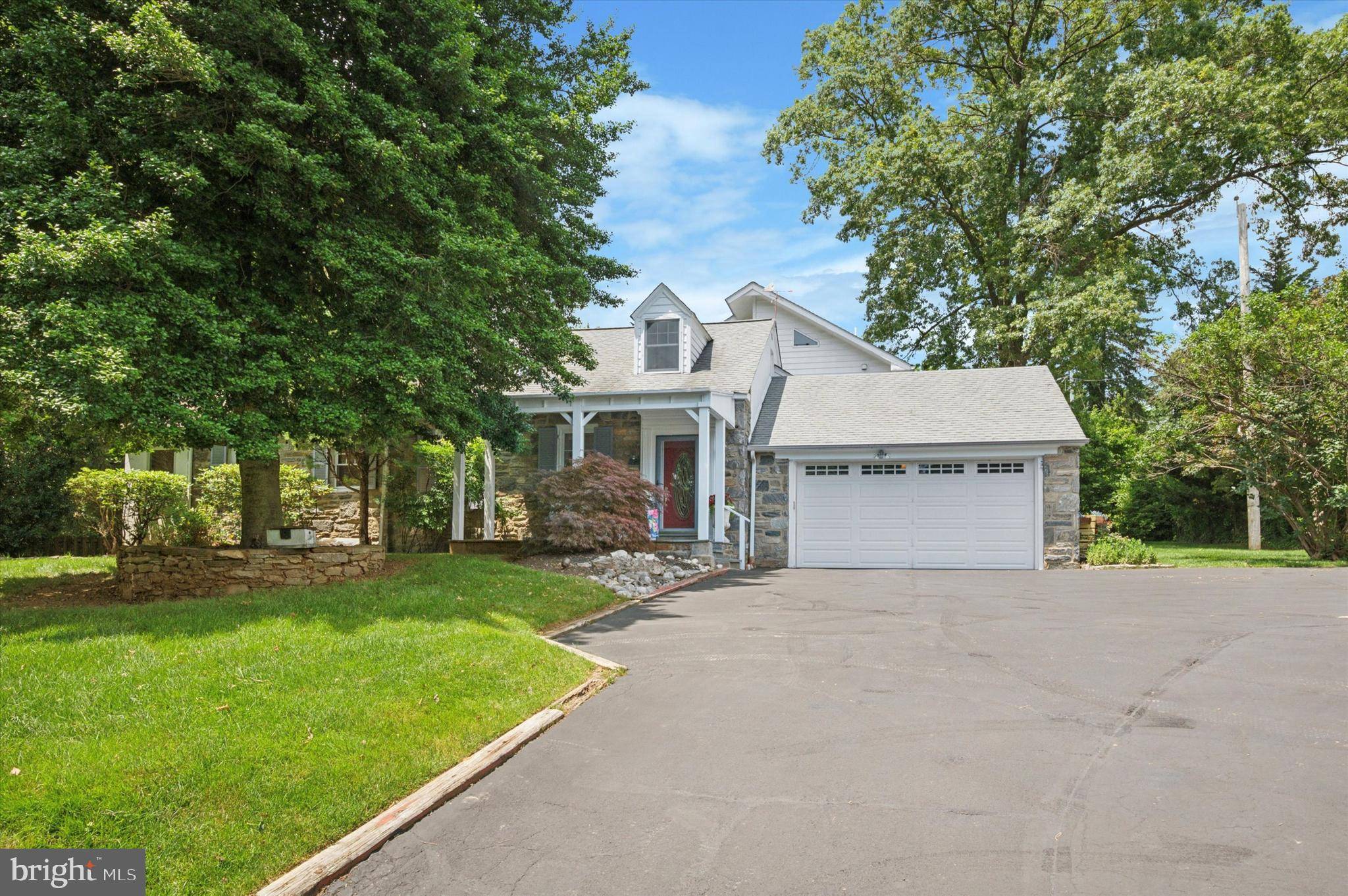 2440 WALTON RD, Huntingdon Valley, PA 19006