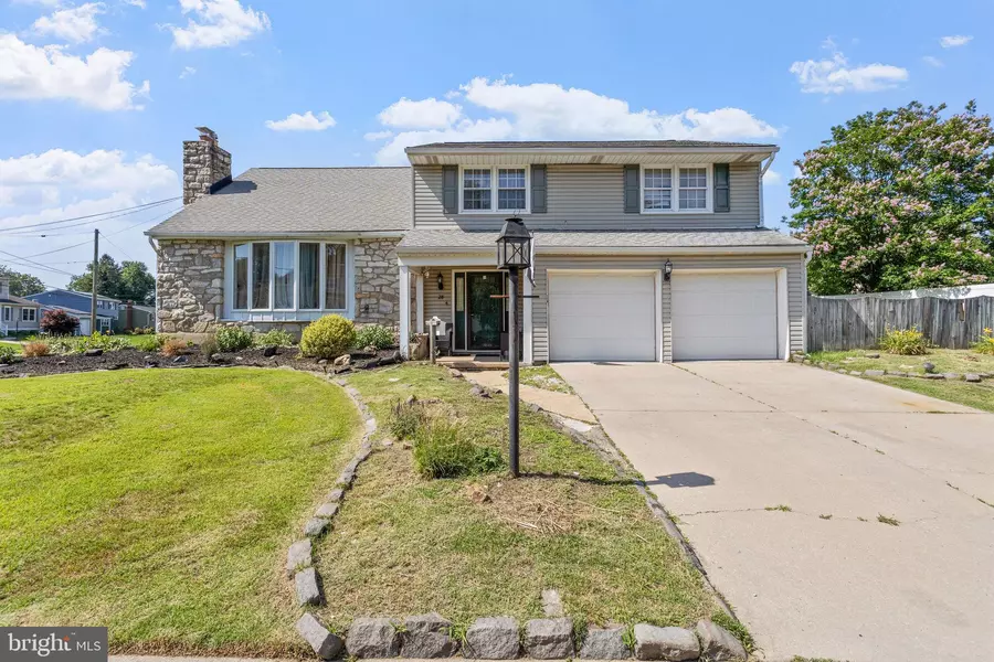 28 KINGSBRIDGE DR, Burlington, NJ 08016