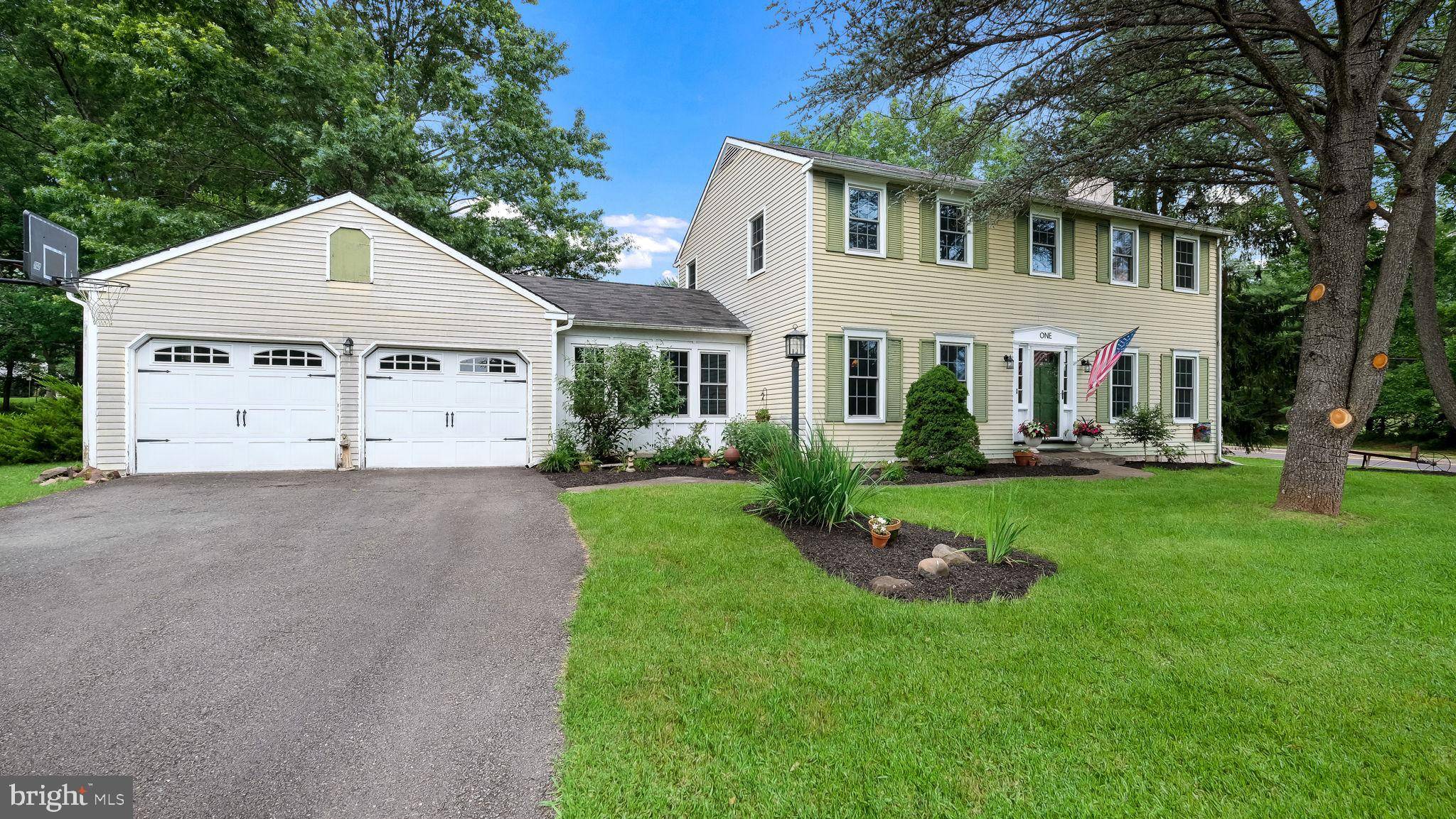 1 SUNNYBROOK DR, Doylestown, PA 18901
