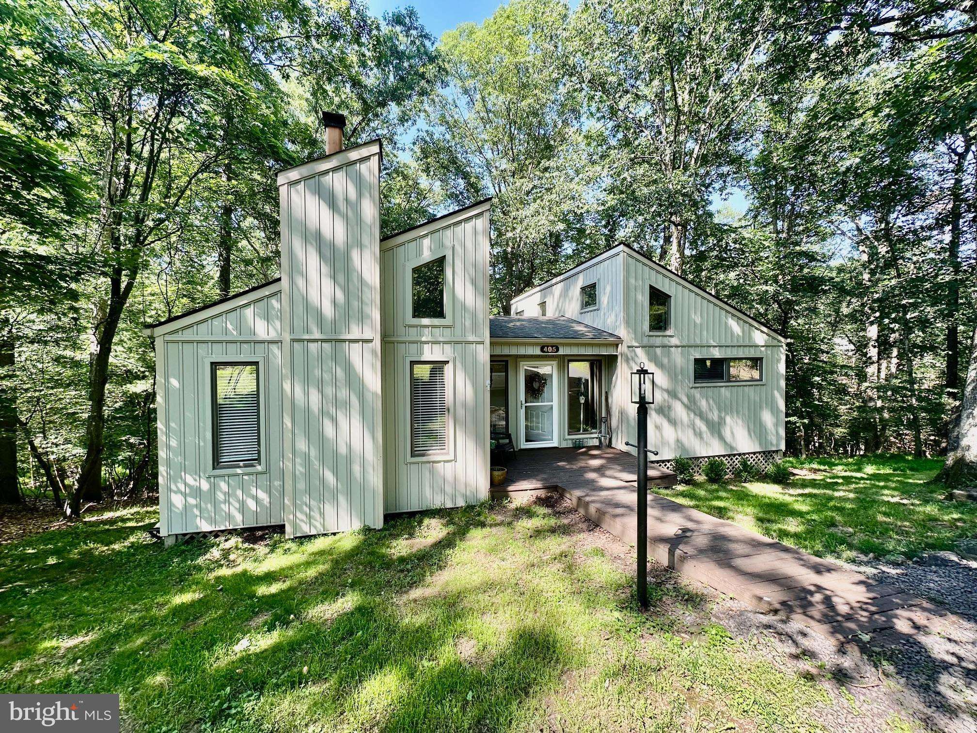 405 NORTHWOOD CIR, Cross Junction, VA 22625