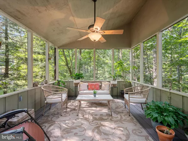 Cross Junction, VA 22625,405 NORTHWOOD CIR