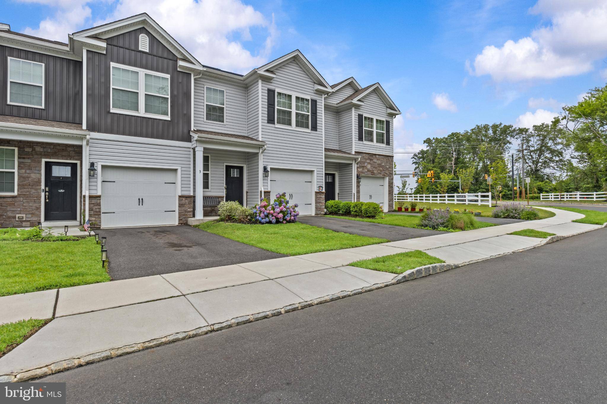 Burlington, NJ 08016,3 KATHERINE DR
