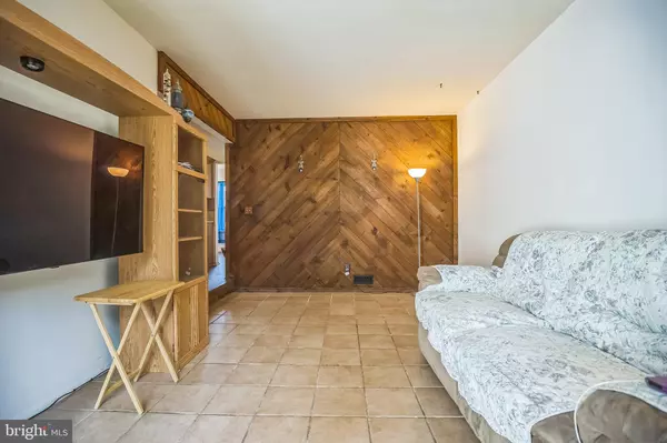 Logan Twp, NJ 08085,9 ADAMS ST