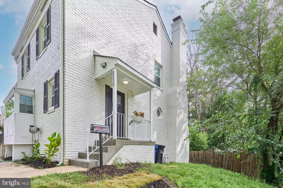 Alexandria, VA 22311,5212 DOVER PL