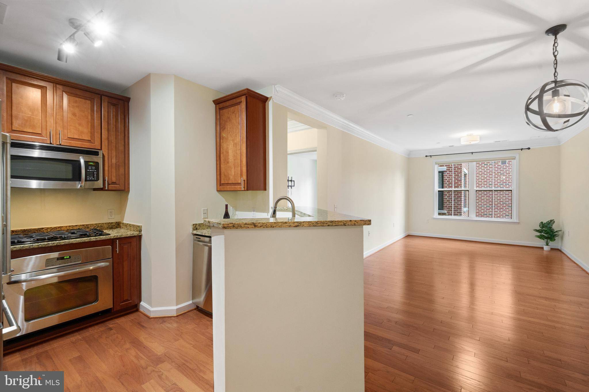 Arlington, VA 22207,2101 N MONROE ST #213
