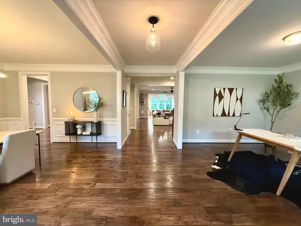 Mclean, VA 22102,1294 SCOTTS RUN RD