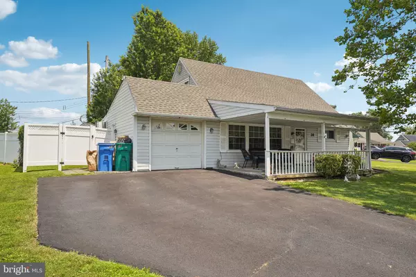 28 INDIAN RED RD, Levittown, PA 19057
