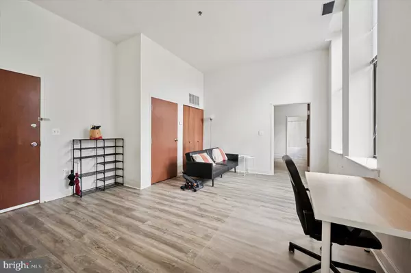 Philadelphia, PA 19107,1001 CHESTNUT ST #904W