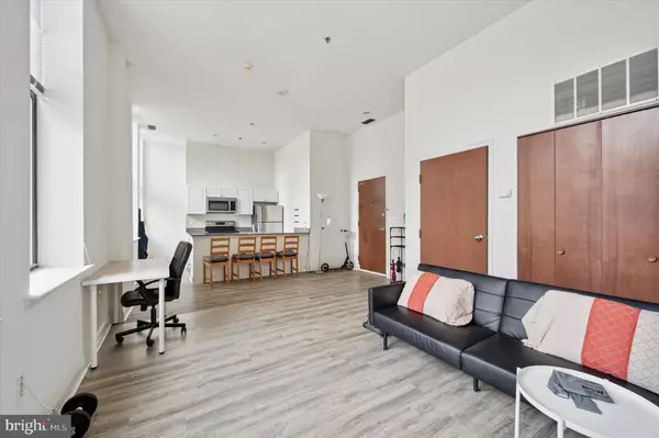 Philadelphia, PA 19107,1001 CHESTNUT ST #904W