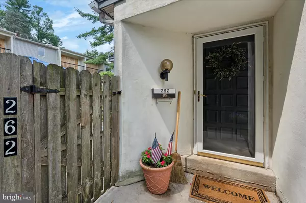 262 GREEN BRIAR CT #262, Newtown Square, PA 19073