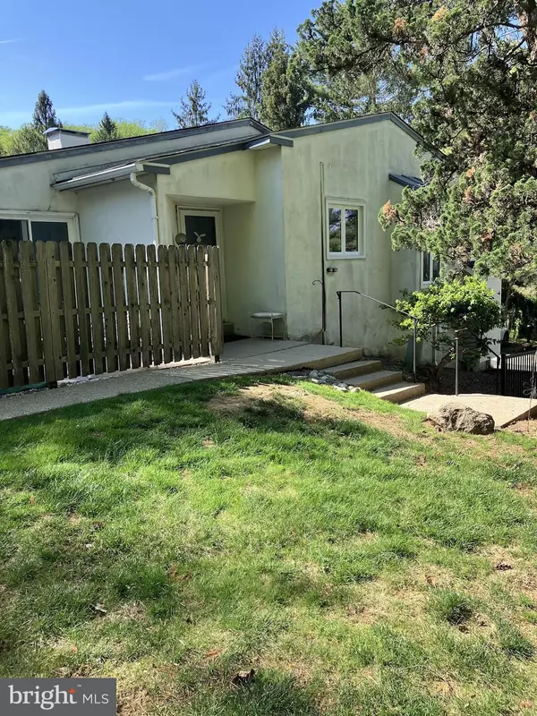 Newtown Square, PA 19073,262 GREEN BRIAR CT #262