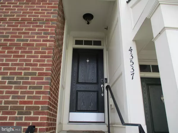 Chantilly, VA 20152,43537 HELMSDALE TER