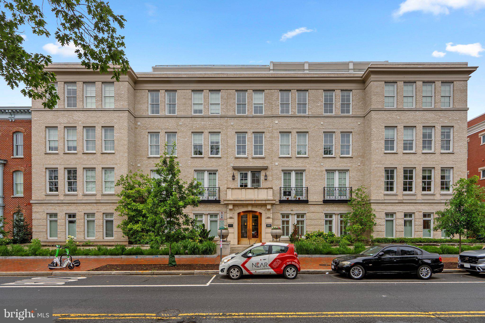 Washington, DC 20002,300 8TH ST NE #102