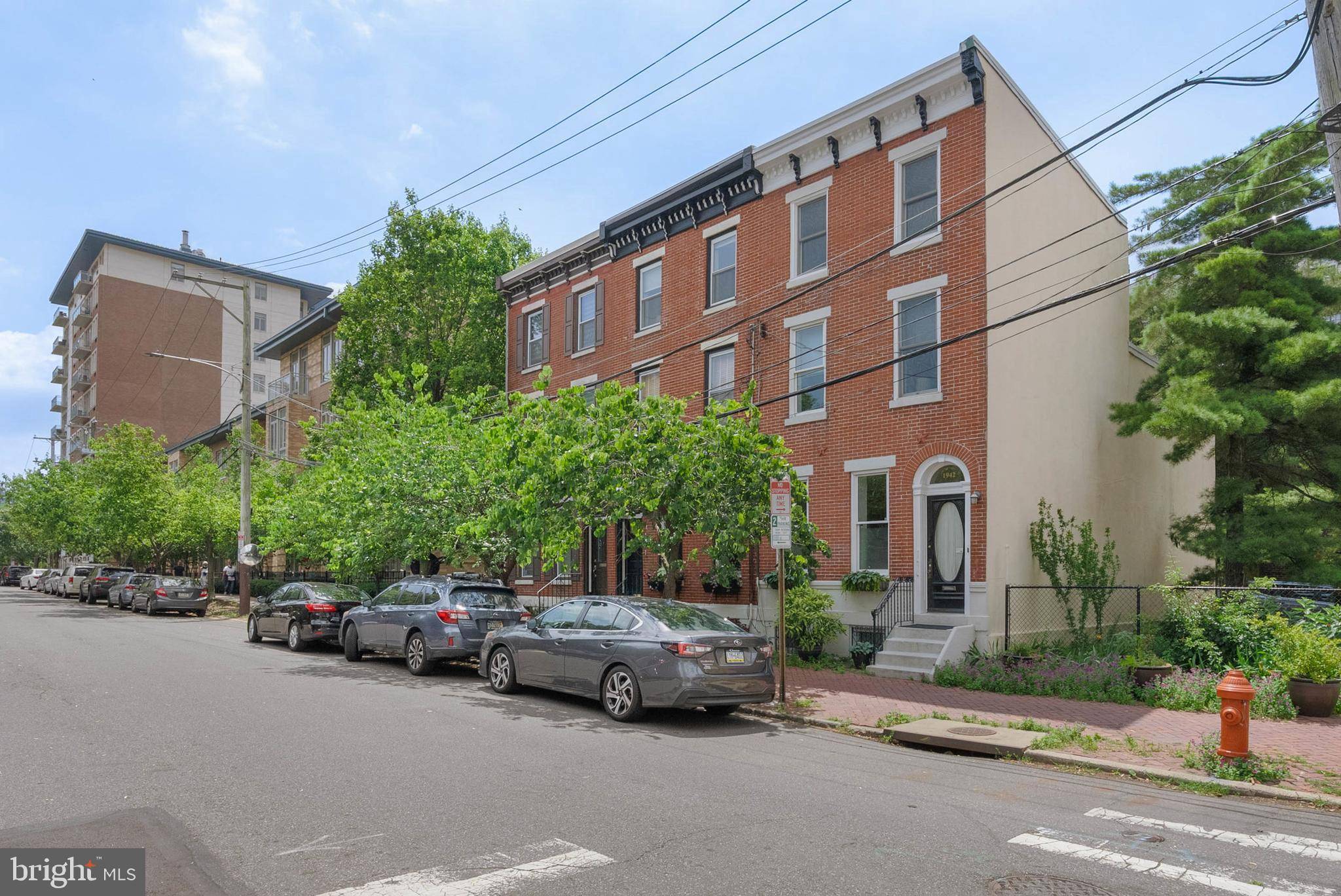 Philadelphia, PA 19130,1942 HAMILTON ST