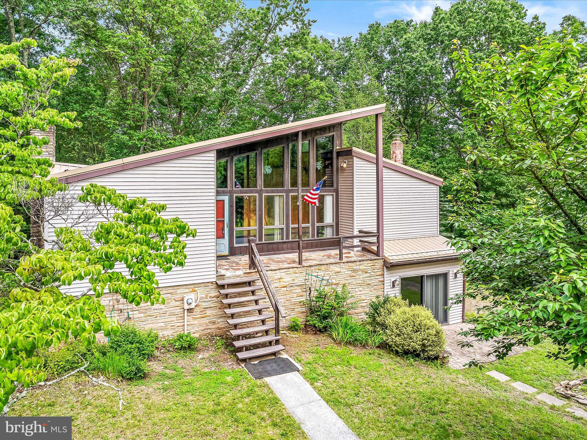 97 MURPHY CT, Berkeley Springs, WV 25411