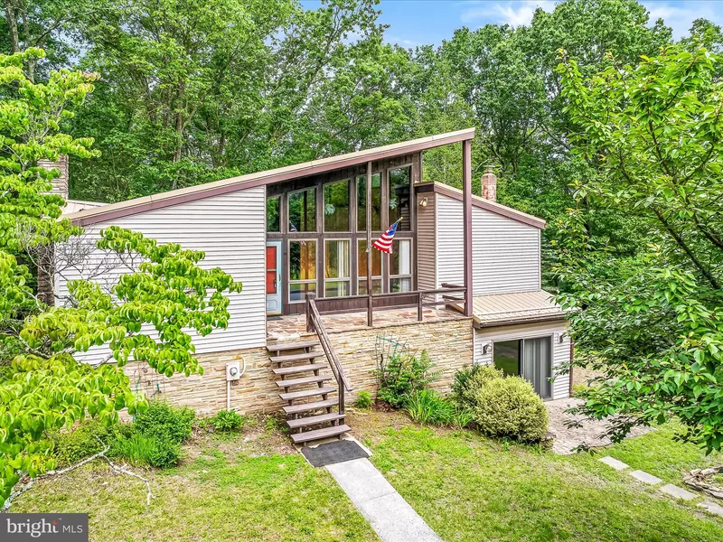 97 MURPHY CT, Berkeley Springs, WV 25411