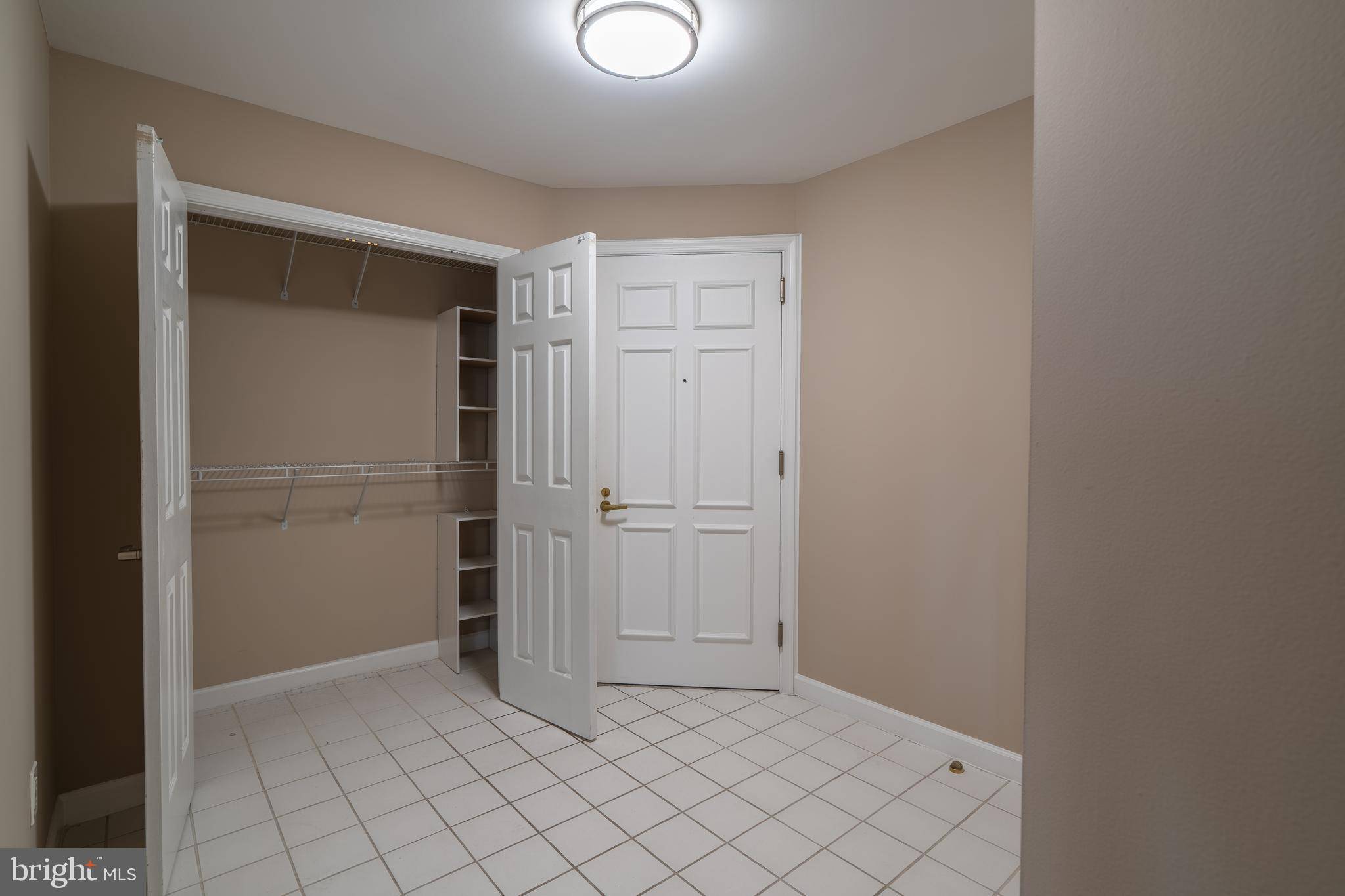 Baltimore, MD 21230,100 HARBORVIEW DR #814