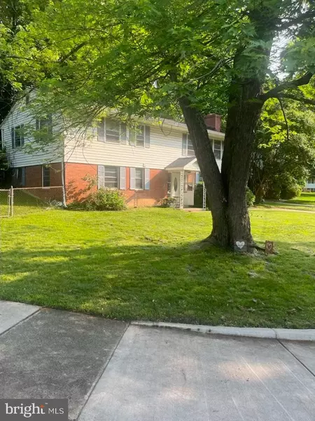 100 YEONAS CIR SE, Vienna, VA 22180
