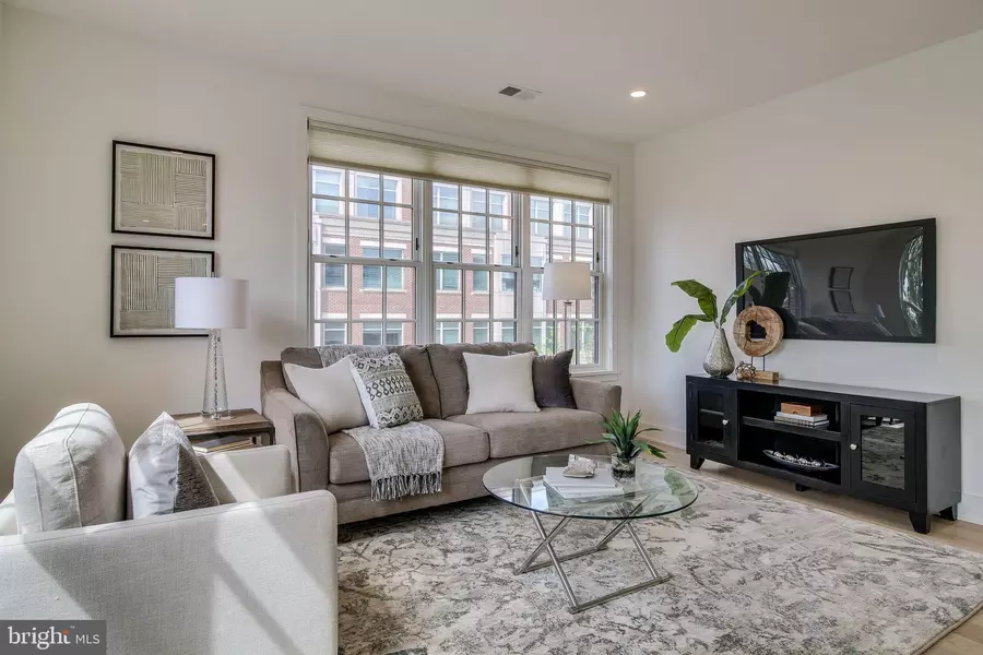 521 N WASHINGTON ST #201, Alexandria, VA 22314