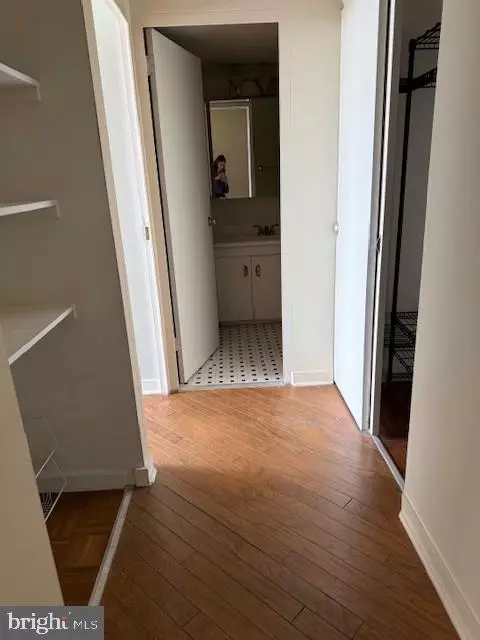 Philadelphia, PA 19106,604-36 S WASHINGTON SQ #809