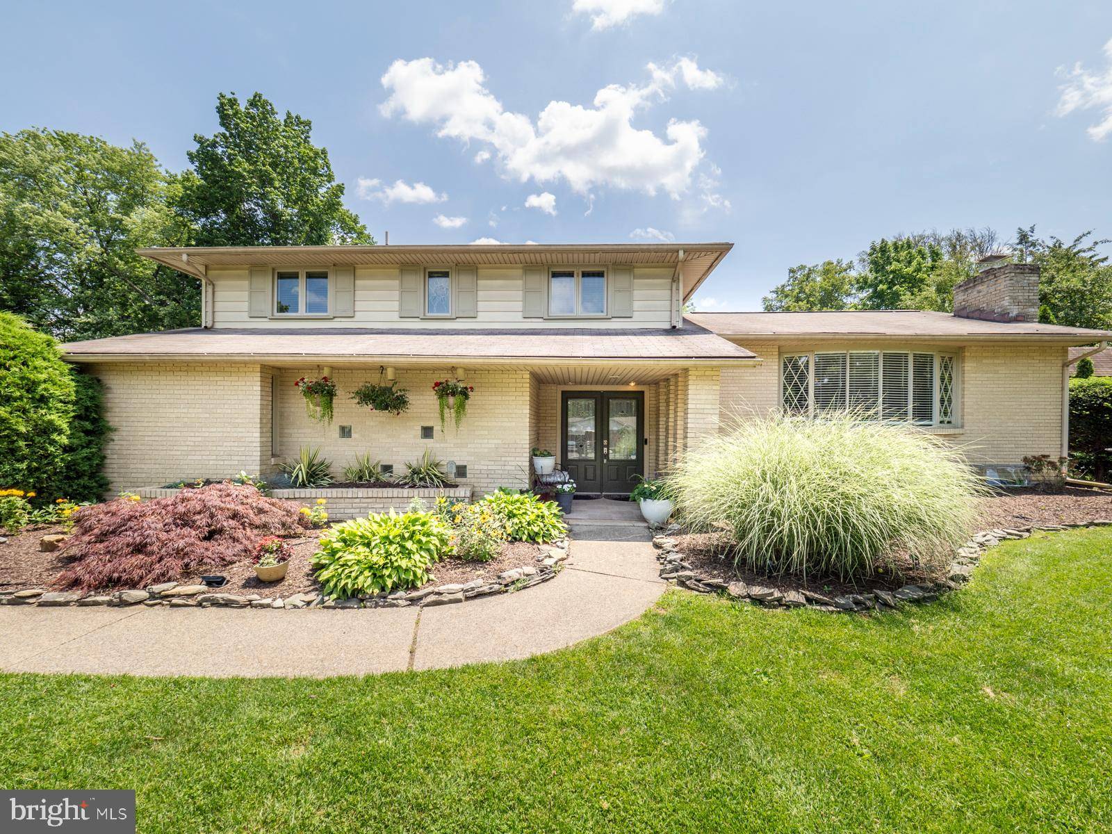 4260 ESTATES DR, Center Valley, PA 18034