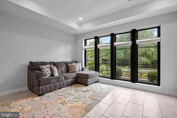 Philadelphia, PA 19127,4523 RIVERSIDE WAY