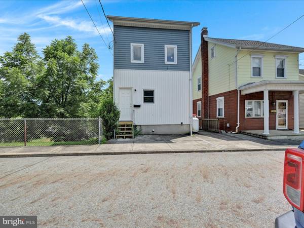 Williamstown, PA 17098,214 E SPRUCE ST