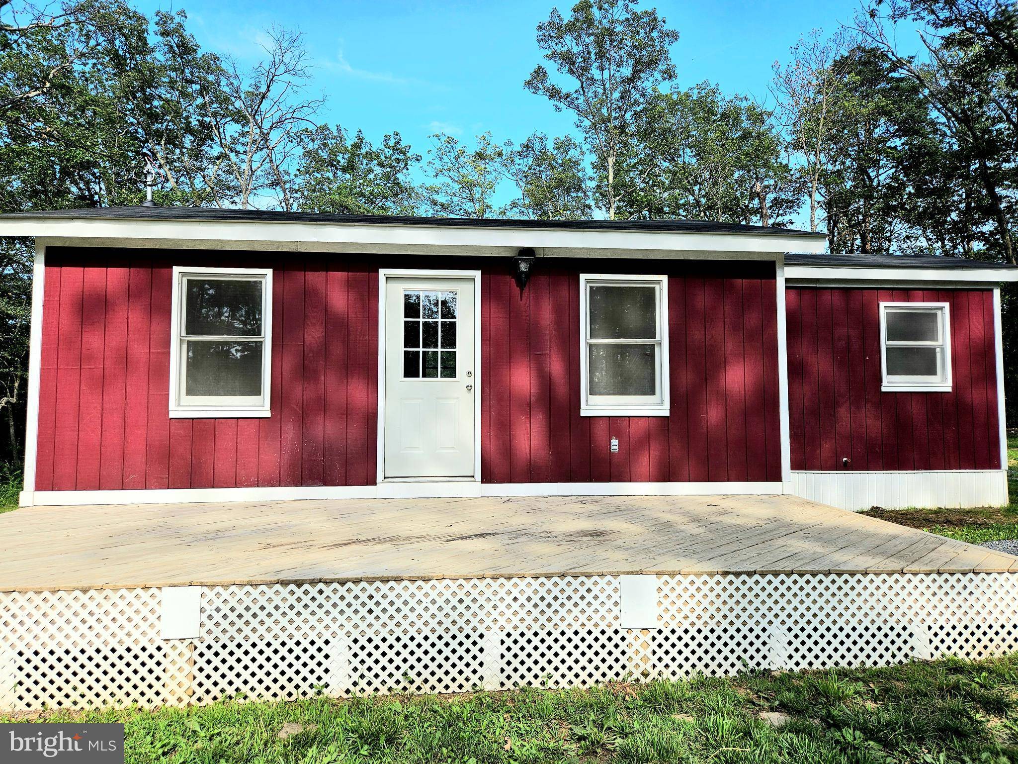 136 N PIONEER LN, Augusta, WV 26704