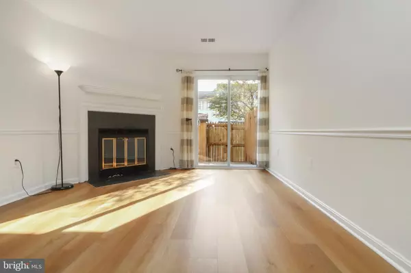 Chantilly, VA 20151,13893 OYSTER POINT CT