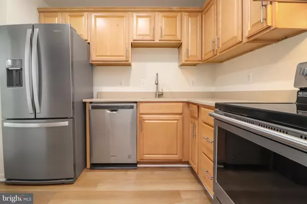 Chantilly, VA 20151,13893 OYSTER POINT CT