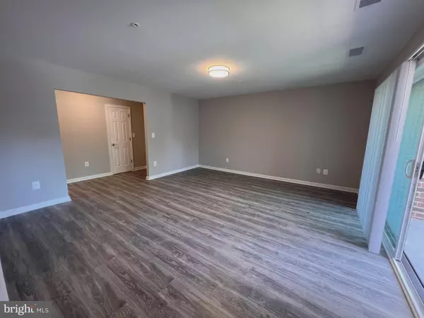 Gaithersburg, MD 20878,826 QUINCE ORCHARD BLVD #202