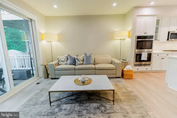 Fairfax, VA 22033,3811 RAINIER DR