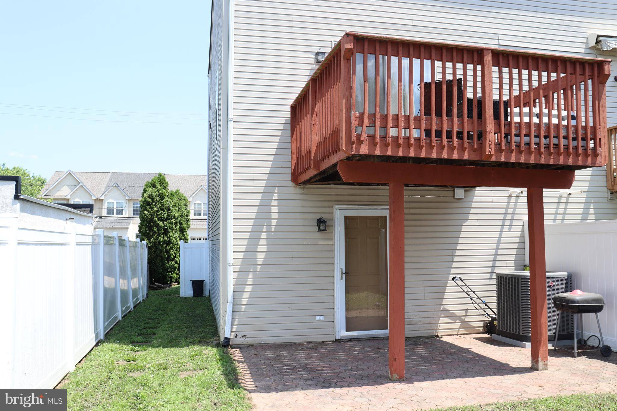 Norristown, PA 19401,724 CEDAR LN