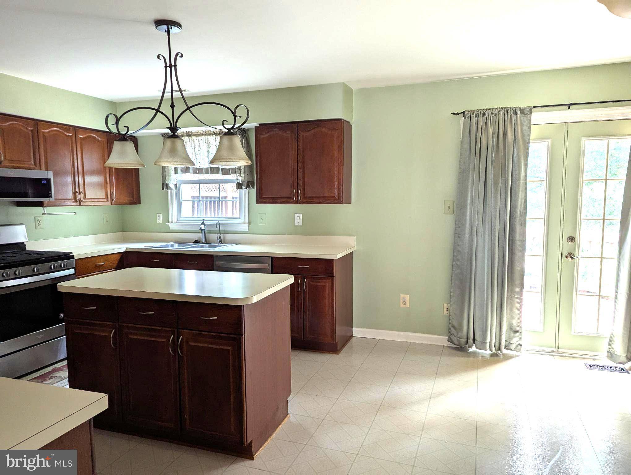 Springfield, VA 22153,8837 EAGLE ROCK LN