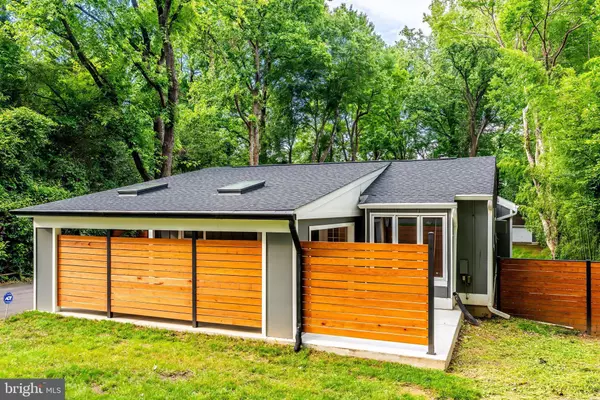 Mclean, VA 22102,7920 OLD FALLS RD