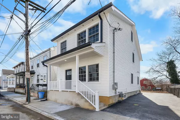 Bordentown, NJ 08505,32A WEST ST
