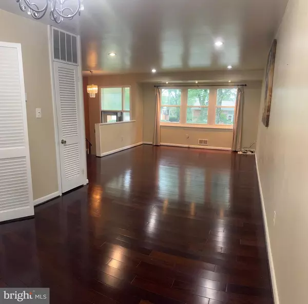 Silver Spring, MD 20901,905 PLAYFORD LN