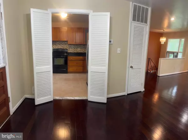 Silver Spring, MD 20901,905 PLAYFORD LN