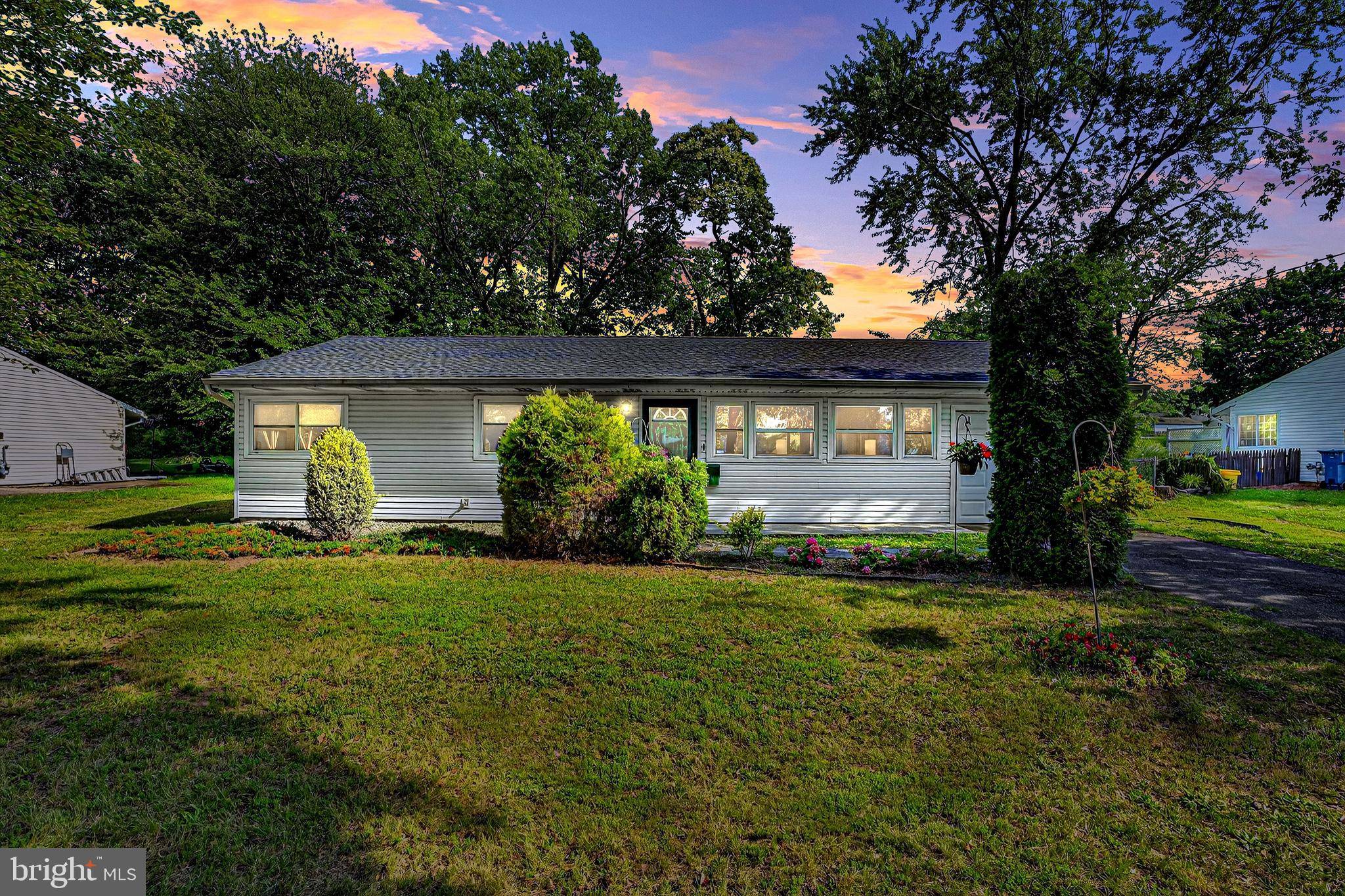 12 JOLINE RD, Kendall Park, NJ 08824