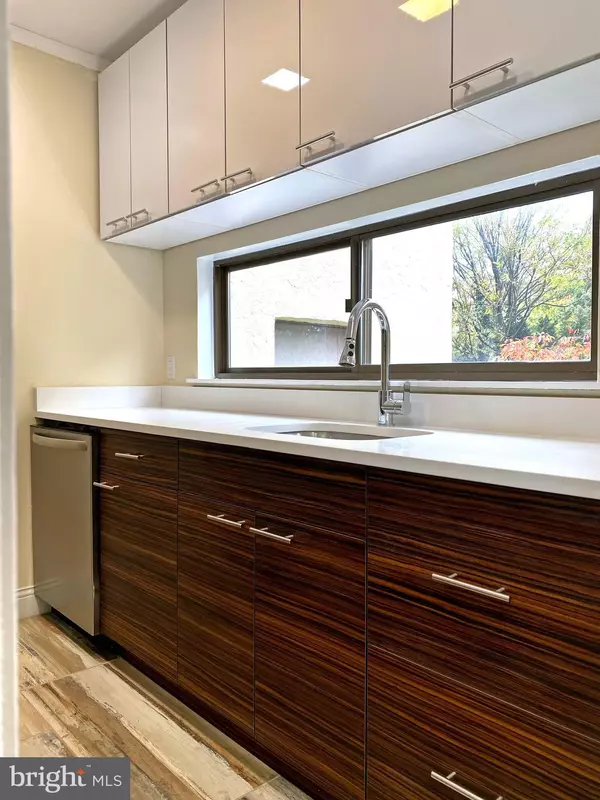 Elkins Park, PA 19027,233 TOWNSHIP LINE #4-C