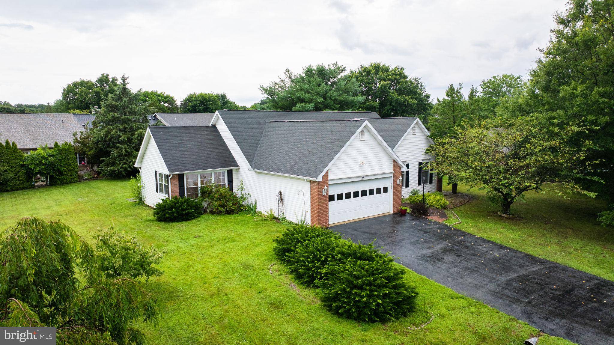 Falling Waters, WV 25419,75 YALE LN
