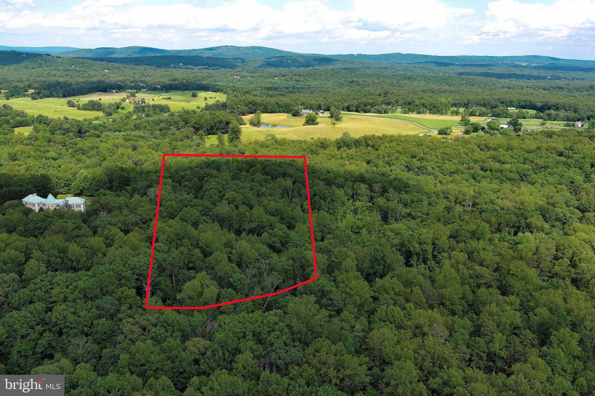 000 VARZARA RD, Marshall, VA 20115