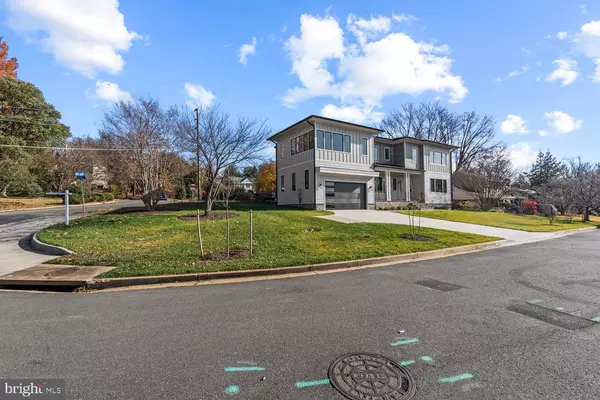 Falls Church, VA 22043,2115 NATAHOA CT