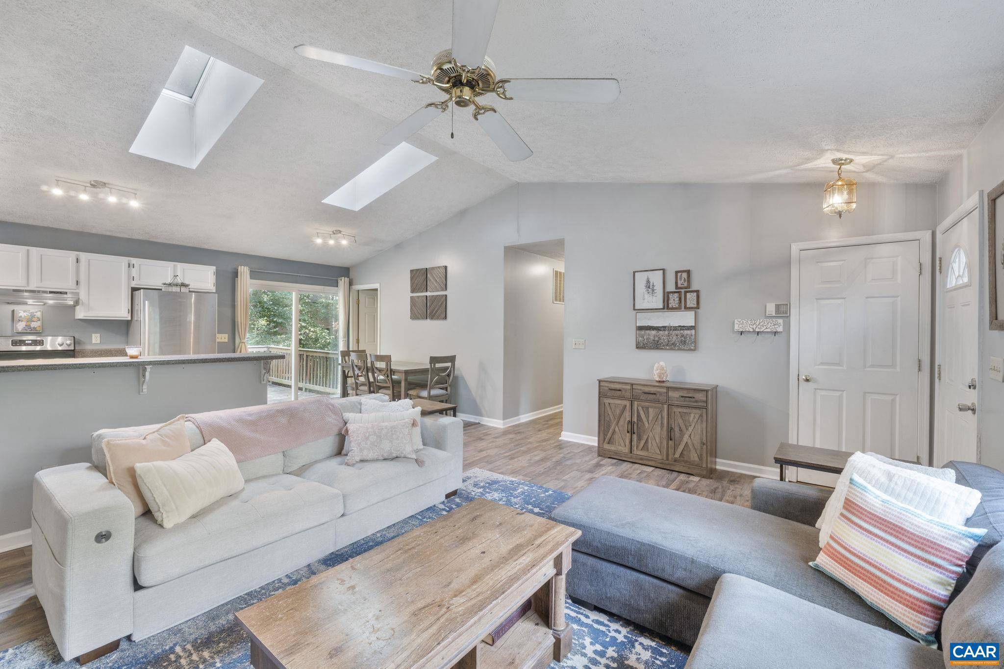 Palmyra, VA 22963,16 EAST POINT RD