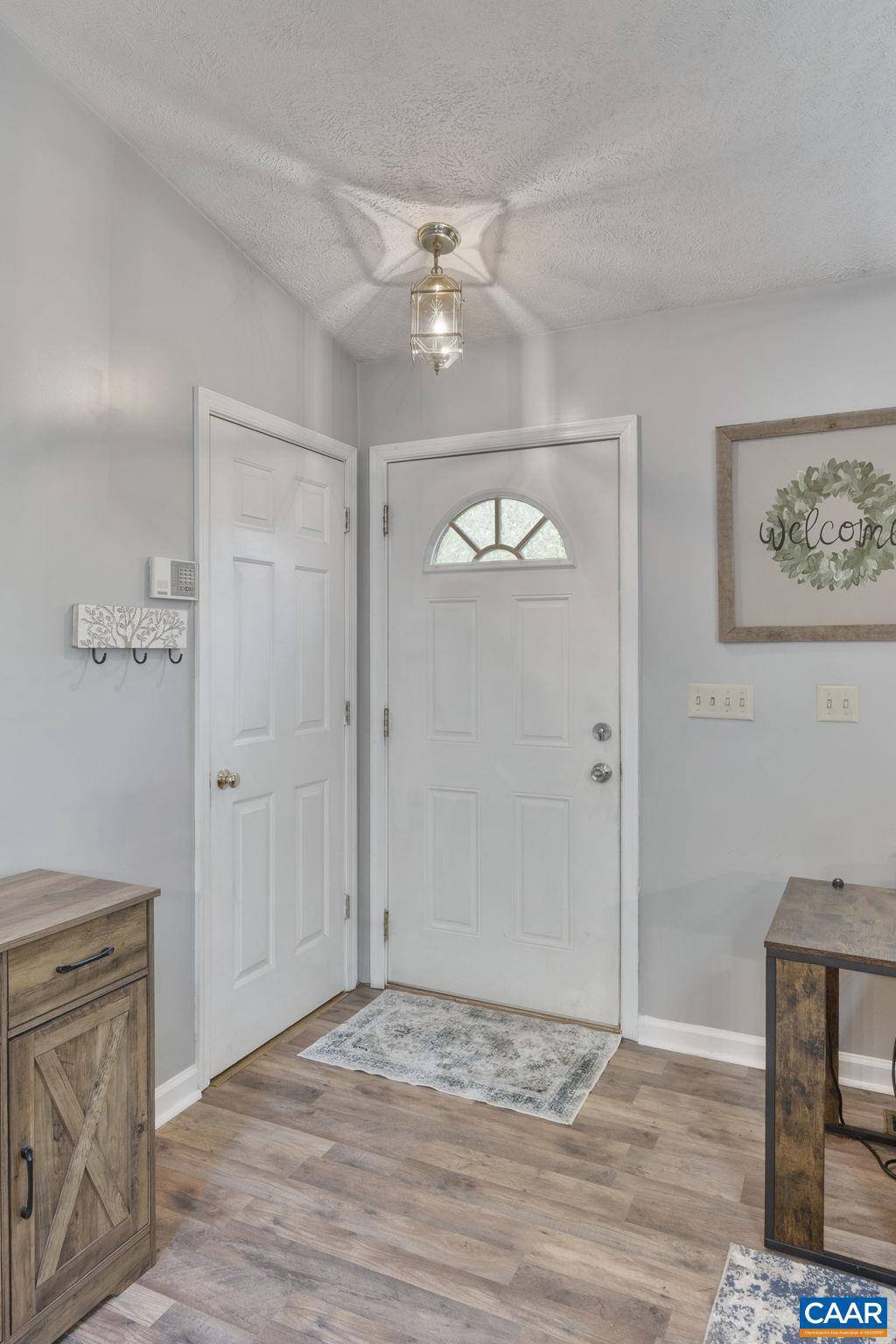 Palmyra, VA 22963,16 EAST POINT RD