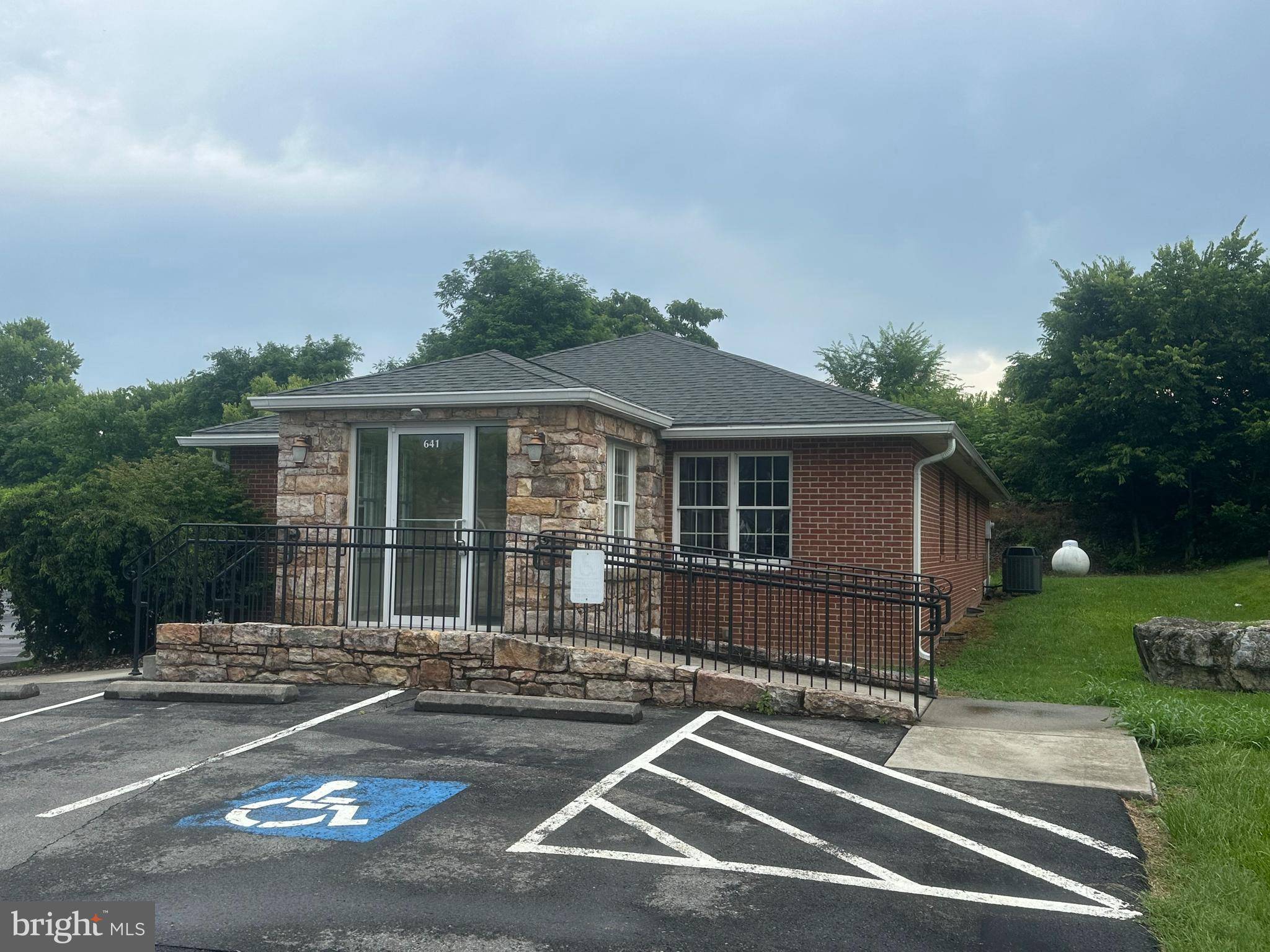 641 N MAIN ST, Woodstock, VA 22664