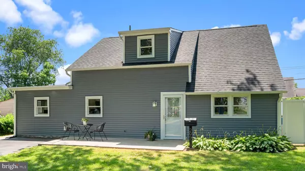 297 HOLLY DR, Levittown, PA 19055