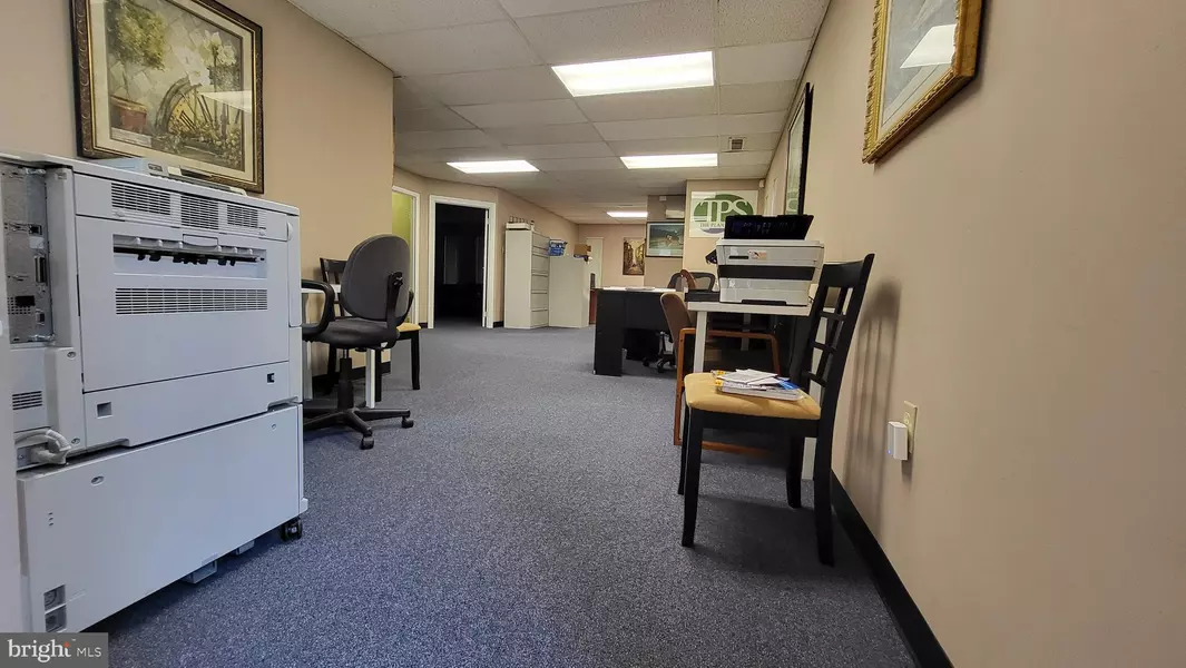 9506-B LEE HWY, Fairfax, VA 22031