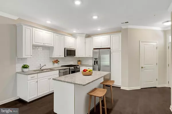 Ashburn, VA 20148,23275 MILLTOWN KNOLL SQ #111
